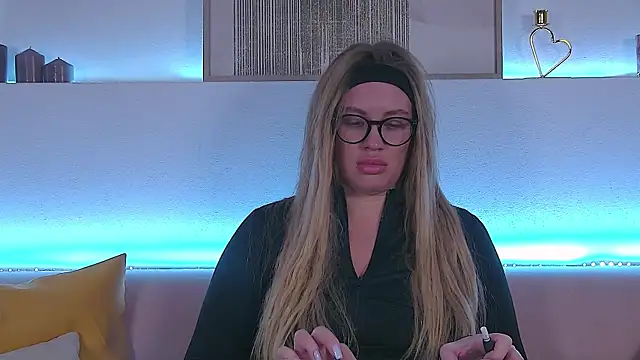 Snapshot of MariaNeumann chatting on 01.31.25 MariaNeumann online show from 01.31.25