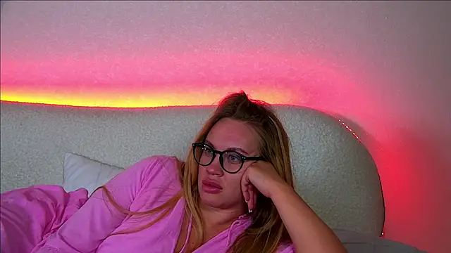 Snapshot of MariaNeumann chatting on 02.03.25 MariaNeumann online show from 02.03.25