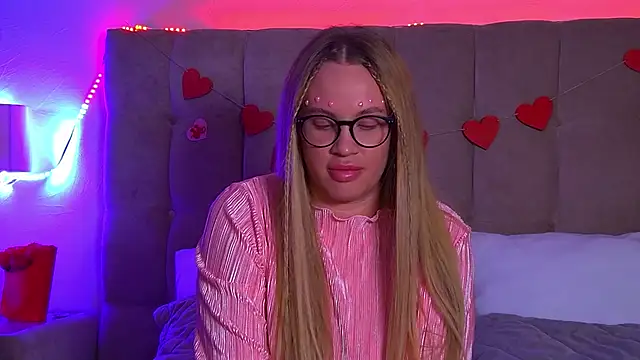 Snapshot of MariaNeumann chatting on 02.14.25 MariaNeumann online show from 02.14.25