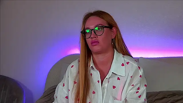 Snapshot of MariaNeumann chatting on 03.05.25 MariaNeumann online show from 03.05.25