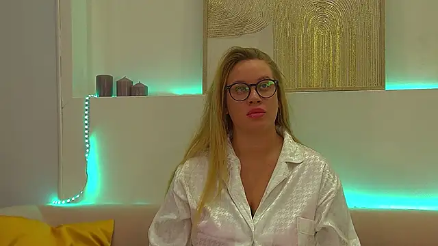 Snapshot of MariaNeumann chatting on 03.09.25 MariaNeumann online show from 03.09.25