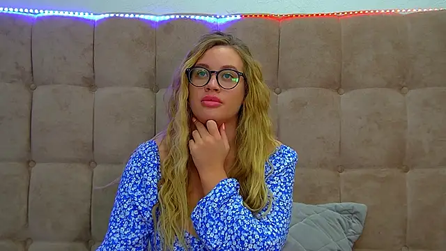 Snapshot of MariaNeumann chatting on 03.13.25 MariaNeumann online show from 03.13.25