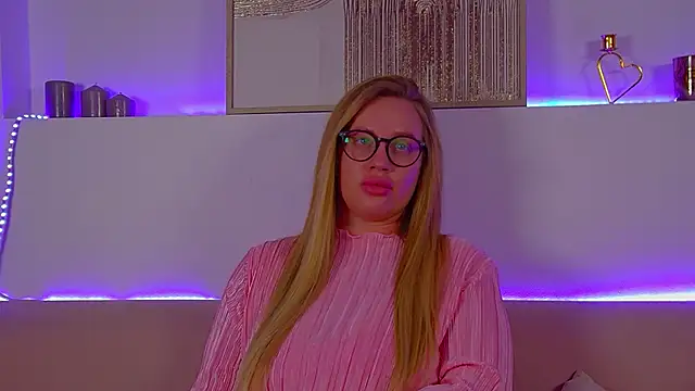 Snapshot of MariaNeumann chatting on 03.16.25 MariaNeumann online show from 03.16.25