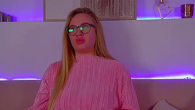 Snapshot of MariaNeumann chatting on 03.16.25 MariaNeumann online show from 03.16.25