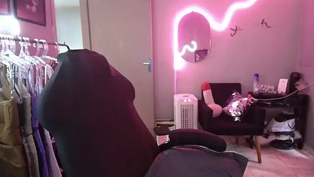 HotRuiva online show from 01.21.25