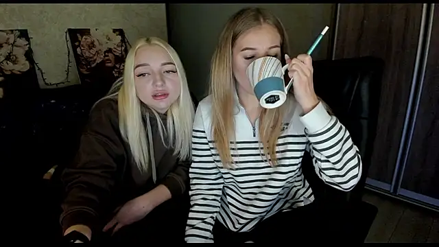 Snapshot of _NigoNika chatting on 10.24.25 NigoNika online show from 10.24.25