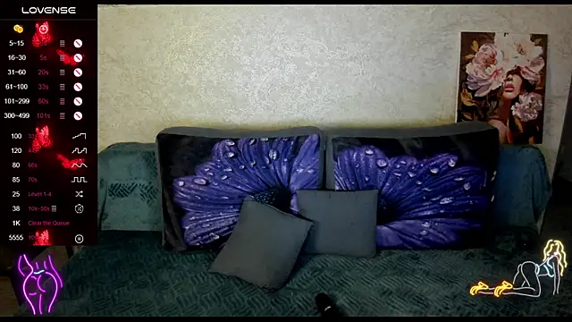 Snapshot of _NigoNika chatting on 11.17.25 NigoNika online show from 11.17.25