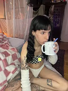 giuli zerozero online show from 10.28.25