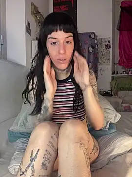 Snapshot of giuli_zerozero chatting on 02.04.26 giuli zerozero online show from 02.04.26