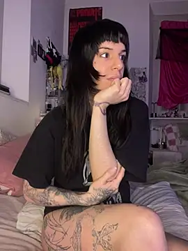 Snapshot of giuli_zerozero chatting on 02.23.26 giuli zerozero online show from 02.23.26