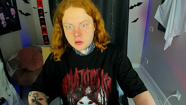 Snapshot of Cassie_xKiss chatting on 10.27.25 Cassie xKiss online show from 10.27.25