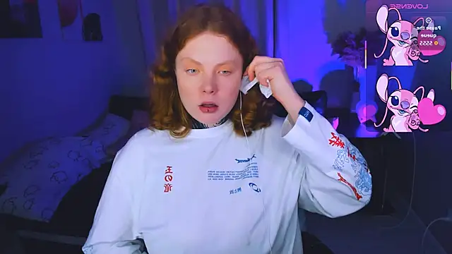 Snapshot of Cassie_xKiss chatting on 11.30.25 Cassie xKiss online show from 11.30.25