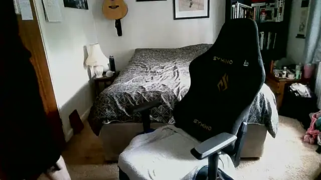 Hairy Guy30 online show from 10.17.25