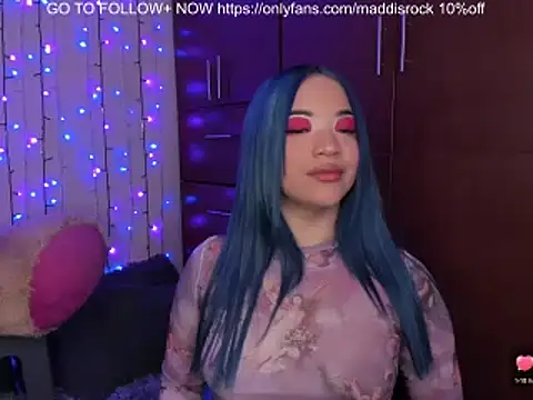 Snapshot of MaddisRock chatting on 02.12.25 MaddisRock online show from 02.12.25