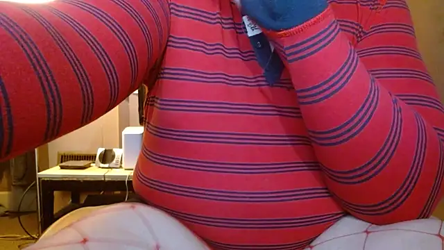 Snapshot of cosmicjones chatting on 12.02.24 cosmicjones online show from 12.02.24