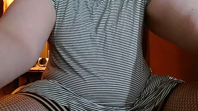 Snapshot of cosmicjones chatting on 12.08.24 cosmicjones online show from 12.08.24