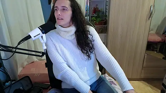 Snapshot of MemiKouki chatting on 11.24.25 MemiKouki online show from 11.24.25