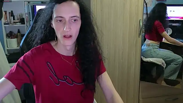 Snapshot of MemiKouki chatting on 03.24.26 MemiKouki online show from 03.24.26