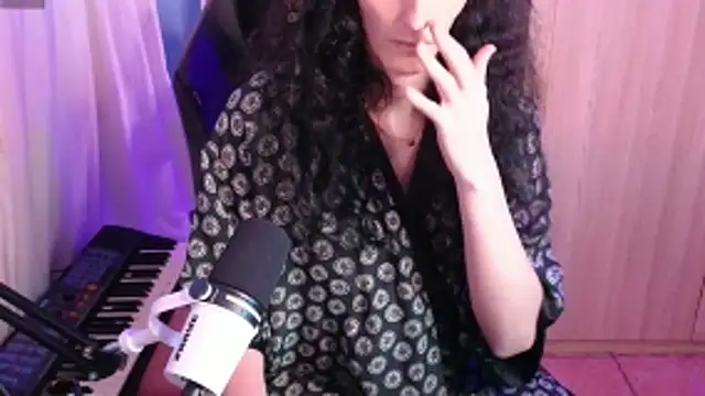 Snapshot of MemiKouki chatting on 03.25.26 MemiKouki online show from 03.25.26