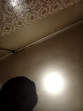 Snapshot of mloghyfsa chatting on 12.18.25 mloghyfsa online show from 12.18.25