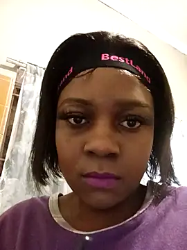 Snapshot of mloghyfsa chatting on 12.19.25 mloghyfsa online show from 12.19.25