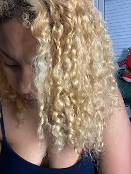 Snapshot of MaryAlbuquerque chatting on 11.17.25 MaryAlbuquerque online show from 11.17.25