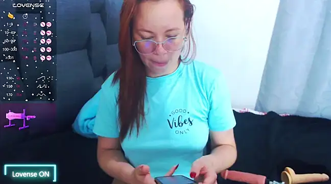 Snapshot of SharonR1 chatting on 02.16.25 SharonR1 online show from 02.16.25