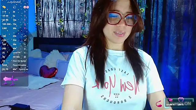 Snapshot of SharonR1 chatting on 09.13.25 SharonR1 online show from 09.13.25