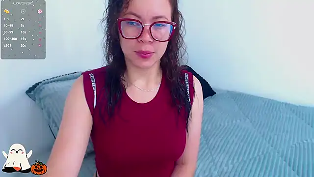 Snapshot of SharonR1 chatting on 10.15.25 SharonR1 online show from 10.15.25