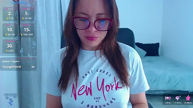 Snapshot of SharonR1 chatting on 11.26.25 SharonR1 online show from 11.26.25