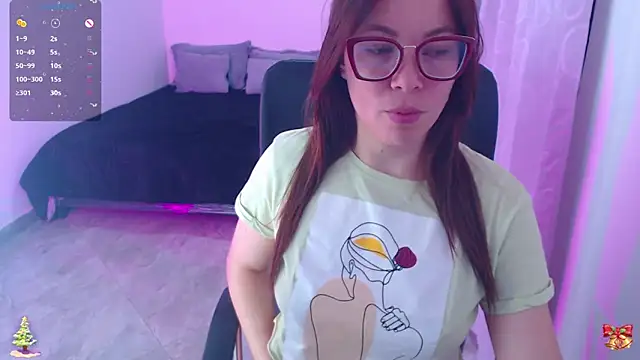 Snapshot of SharonR1 chatting on 12.15.25 SharonR1 online show from 12.15.25