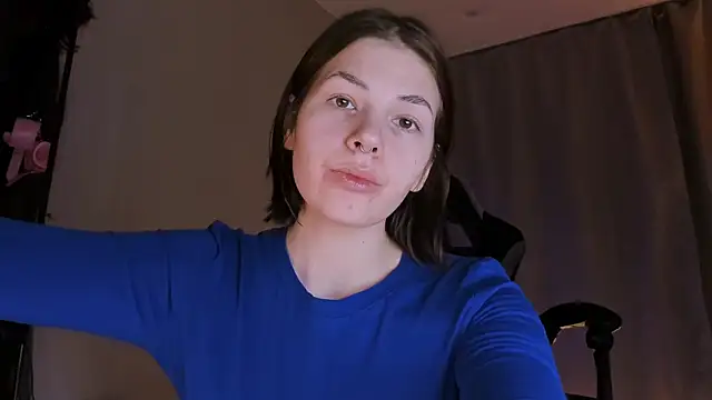 Snapshot of AnnaTrueno chatting on 02.12.26 AnnaTrueno online show from 02.12.26