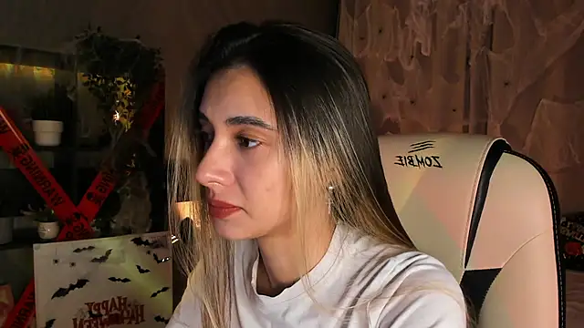 Snapshot of DarlaLike chatting on 10.26.25 DarlaLike online show from 10.26.25