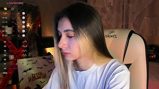 Snapshot of DarlaLike chatting on 11.02.25 DarlaLike online show from 11.02.25