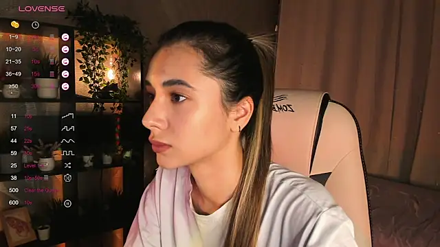 Snapshot of DarlaLike chatting on 11.19.25 DarlaLike online show from 11.19.25