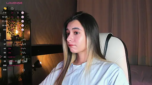 Snapshot of DarlaLike chatting on 12.03.25 DarlaLike online show from 12.03.25