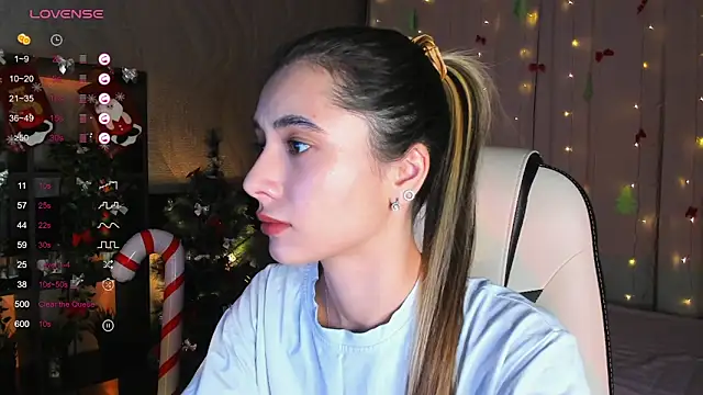 Snapshot of DarlaLike chatting on 12.19.25 DarlaLike online show from 12.19.25