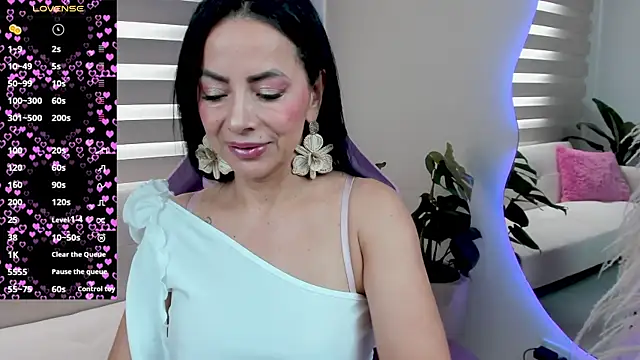 veronika naughty online show from 11.17.25