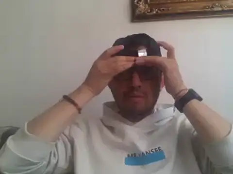 Snapshot of Diptongo chatting on 12.05.24 Diptongo online show from 12.05.24