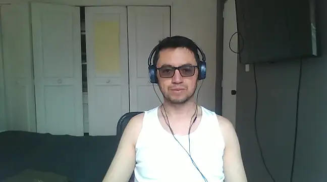 Snapshot of Diptongo chatting on 12.23.24 Diptongo online show from 12.23.24