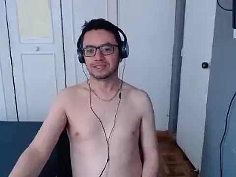 Snapshot of Diptongo chatting on 12.26.24 Diptongo online show from 12.26.24