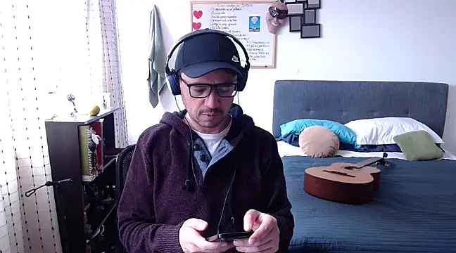 Snapshot of Diptongo chatting on 03.16.25 Diptongo online show from 03.16.25