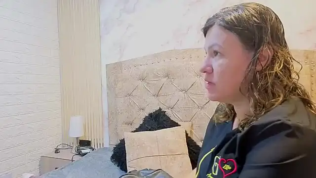 charlotte  G online show from 11.07.25