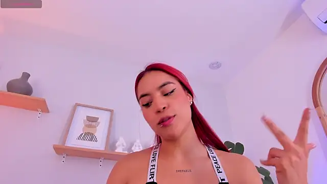 Scarlett Morgan  online show from 02.07.25