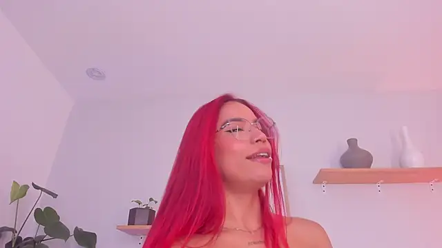 Scarlett Morgan  online show from 03.04.25