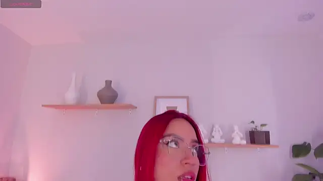 Scarlett Morgan  online show from 03.05.25