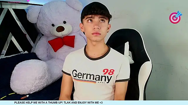 Snapshot of Niico_Cruz chatting on 02.19.25 Niico Cruz online show from 02.19.25