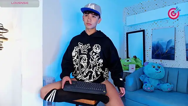 Snapshot of Niico_Cruz chatting on 02.28.25 Niico Cruz online show from 02.28.25