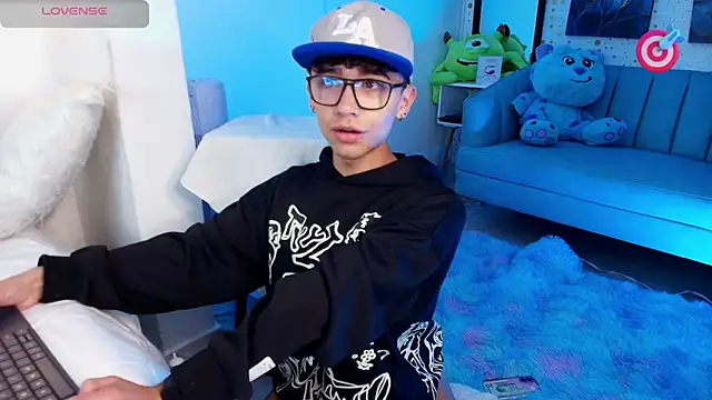 Snapshot of Niico_Cruz chatting on 02.28.25 Niico Cruz online show from 02.28.25