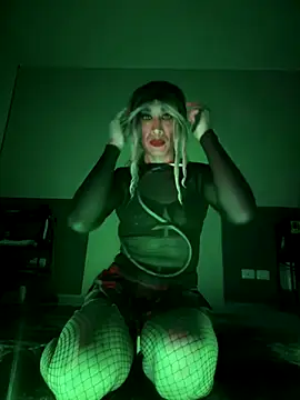 Snapshot of kandyloves chatting on 12.17.25 kandyloves online show from 12.17.25